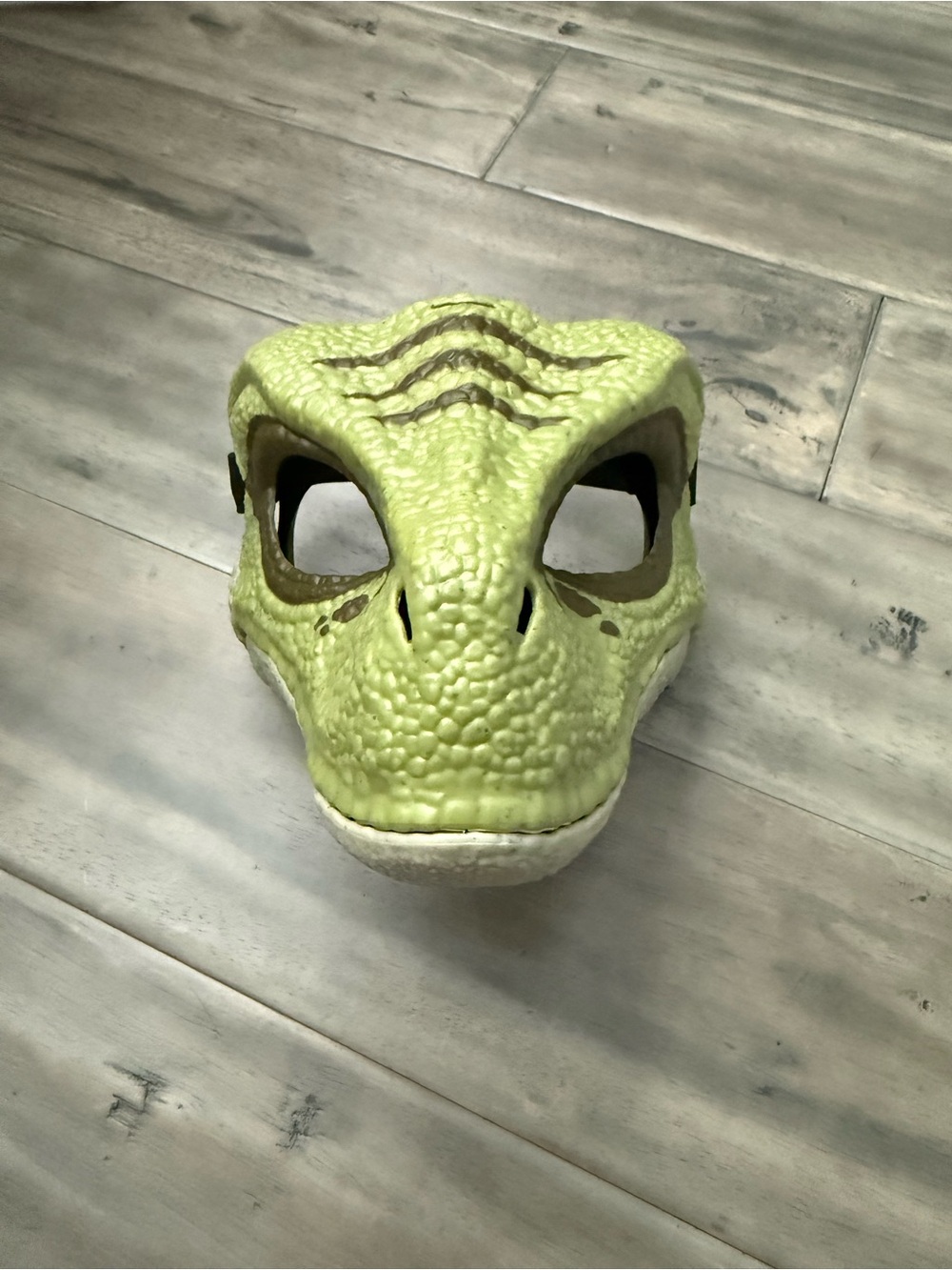 JURASSIC WORLD UNIVERSAL STUDIOS DINOSAUR VELOCIRAPTOR FACE MASK MOVEABLE JAW